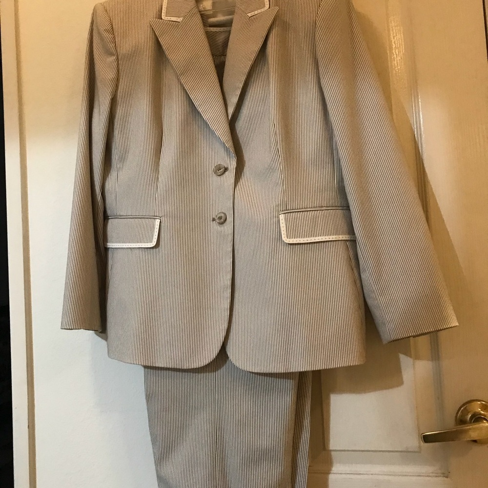 Tahari Arthur S. Levine Size 14 P